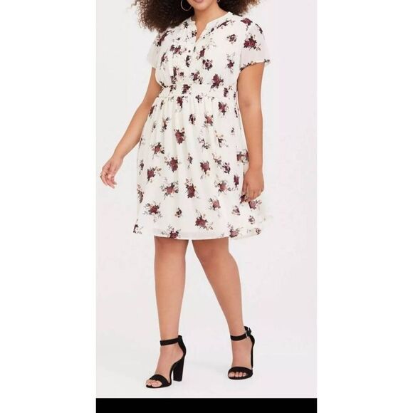 Torrid Size 1 Ivory Floral Smocked Chiffon Dress Plus 1X Summer Sun Dress - Picture 1 of 10